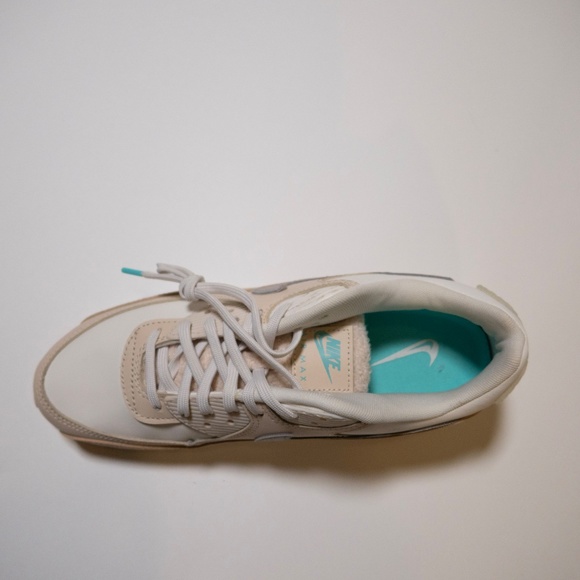 Nike Air Max 90 in Phantom Metallic Silver - Unworn - Picture 6 of 7